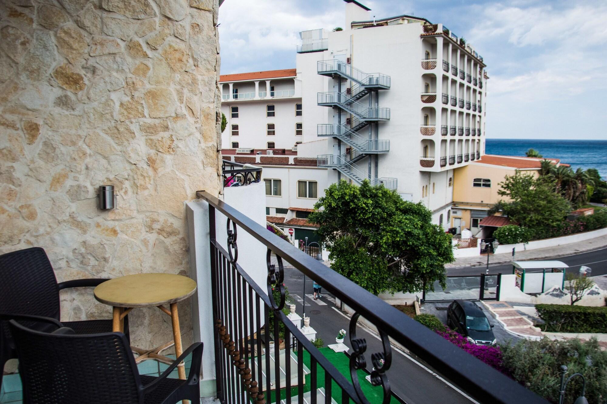 Hotel & Apartments Villa Linda Giardini Naxos Eksteriør billede