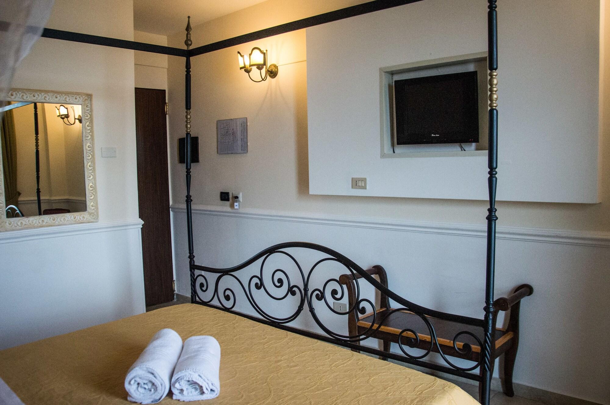 Hotel & Apartments Villa Linda Giardini Naxos Eksteriør billede