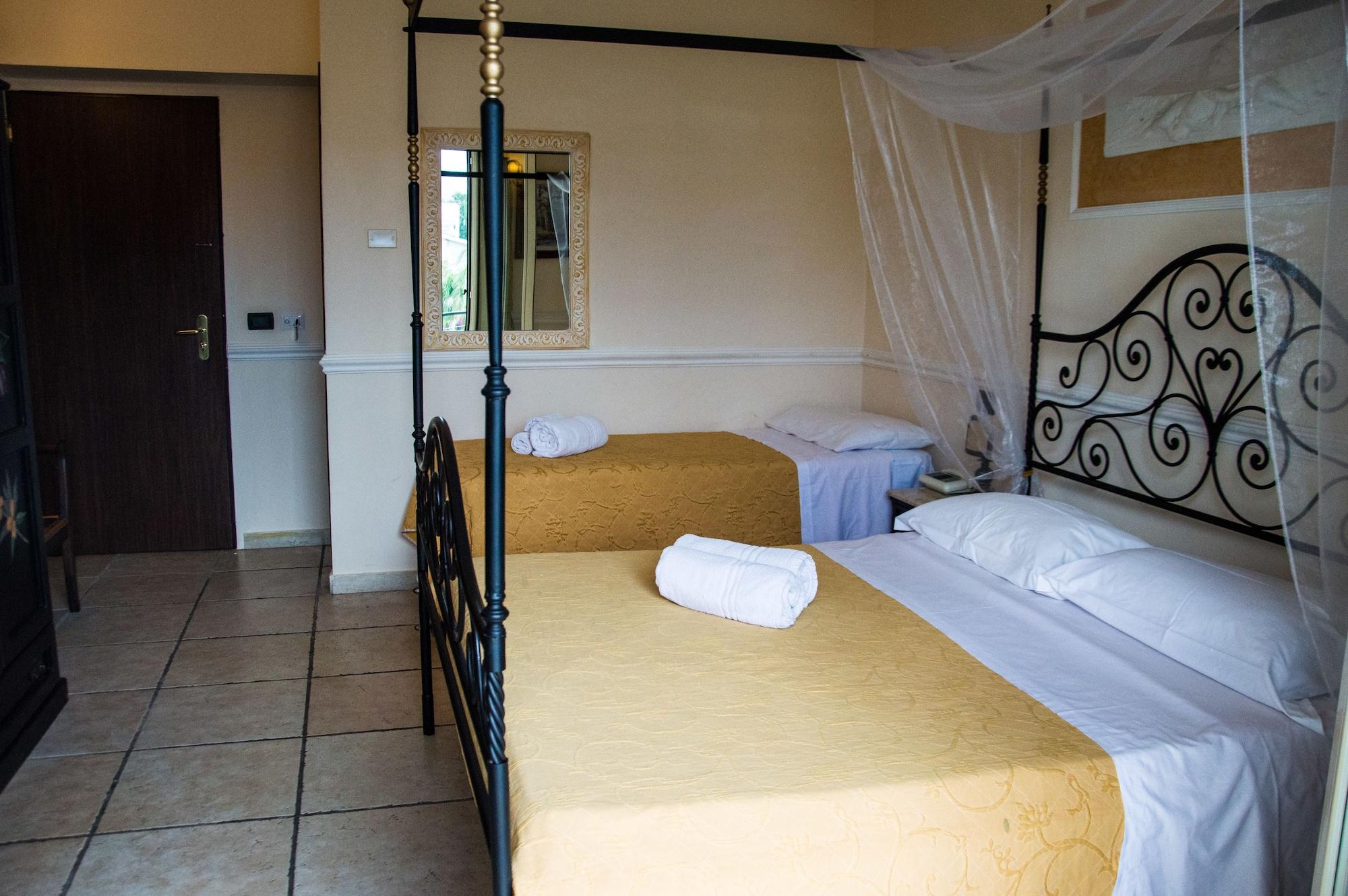 Hotel & Apartments Villa Linda Giardini Naxos Eksteriør billede