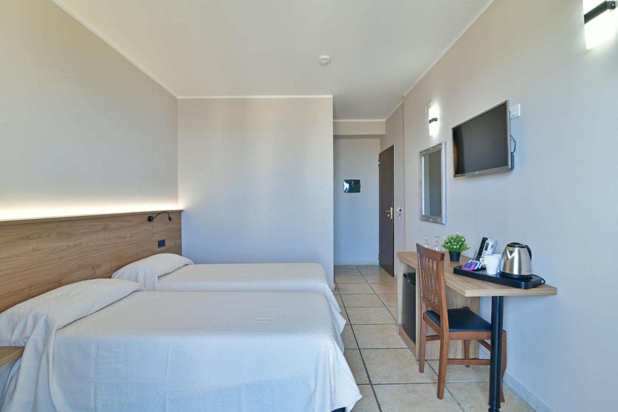 Hotel & Apartments Villa Linda Giardini Naxos Eksteriør billede
