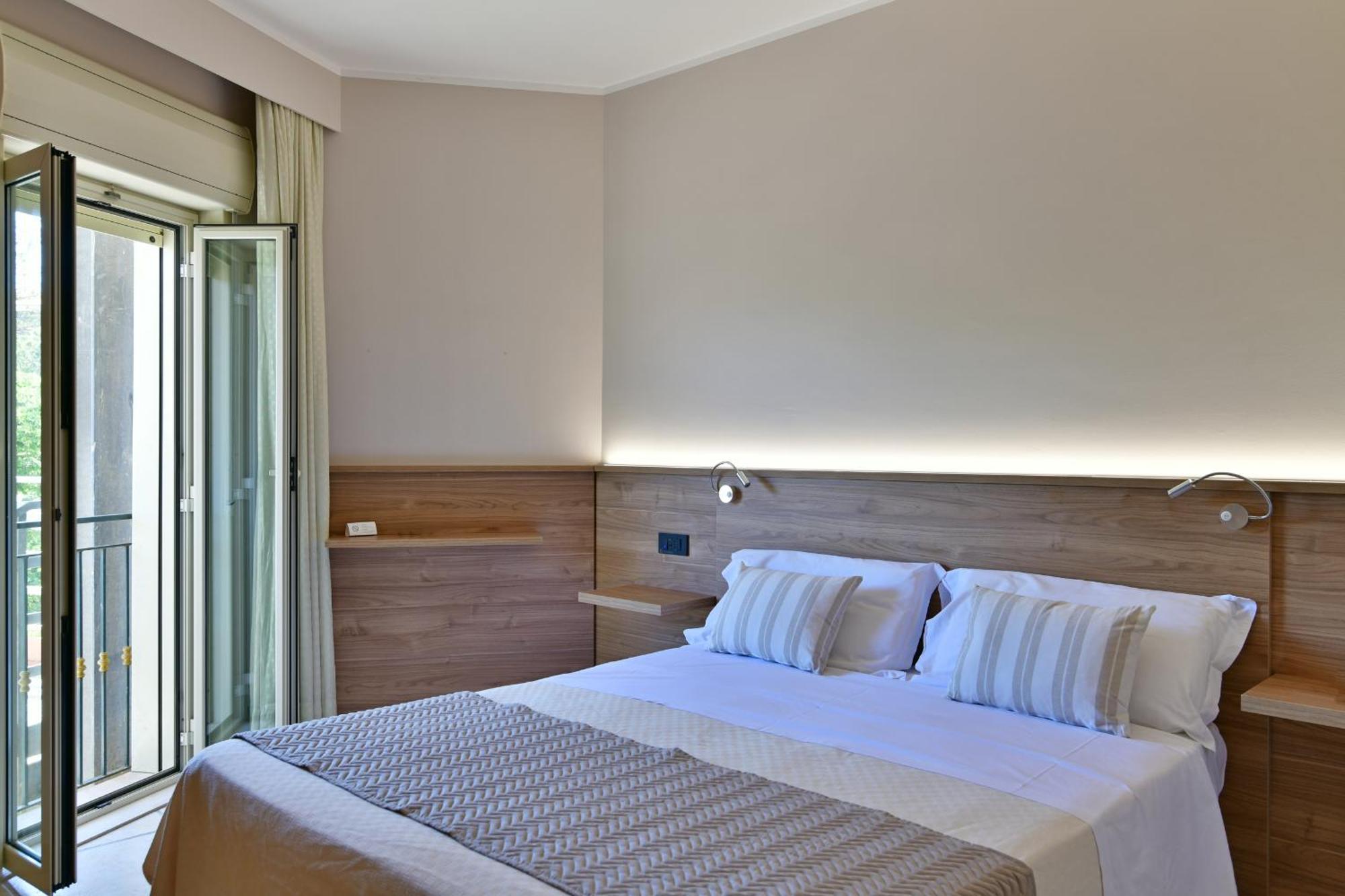 Hotel & Apartments Villa Linda Giardini Naxos Eksteriør billede