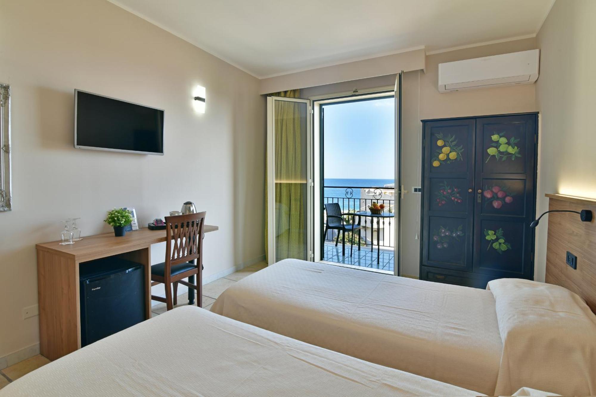 Hotel & Apartments Villa Linda Giardini Naxos Eksteriør billede
