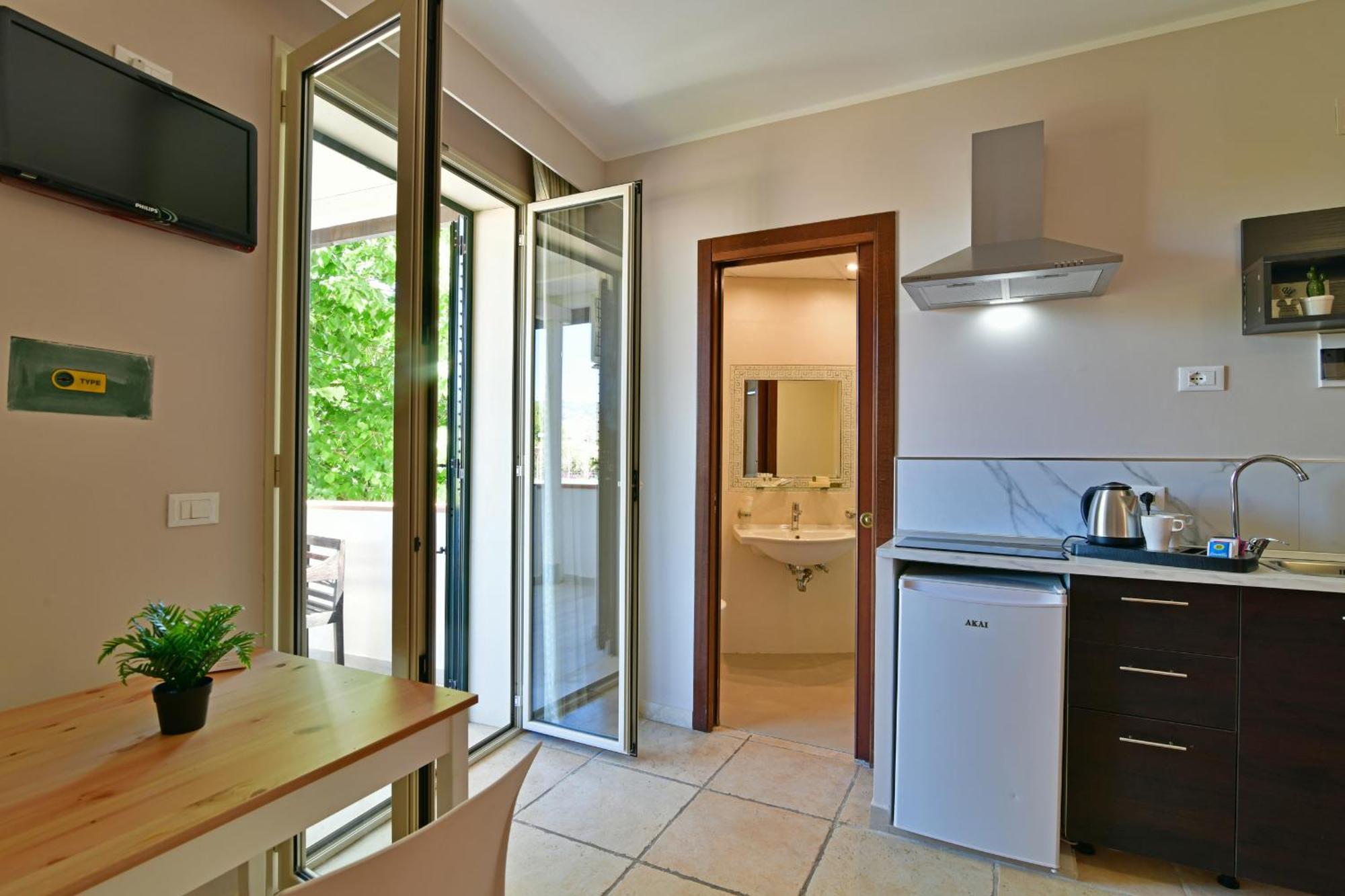 Hotel & Apartments Villa Linda Giardini Naxos Eksteriør billede