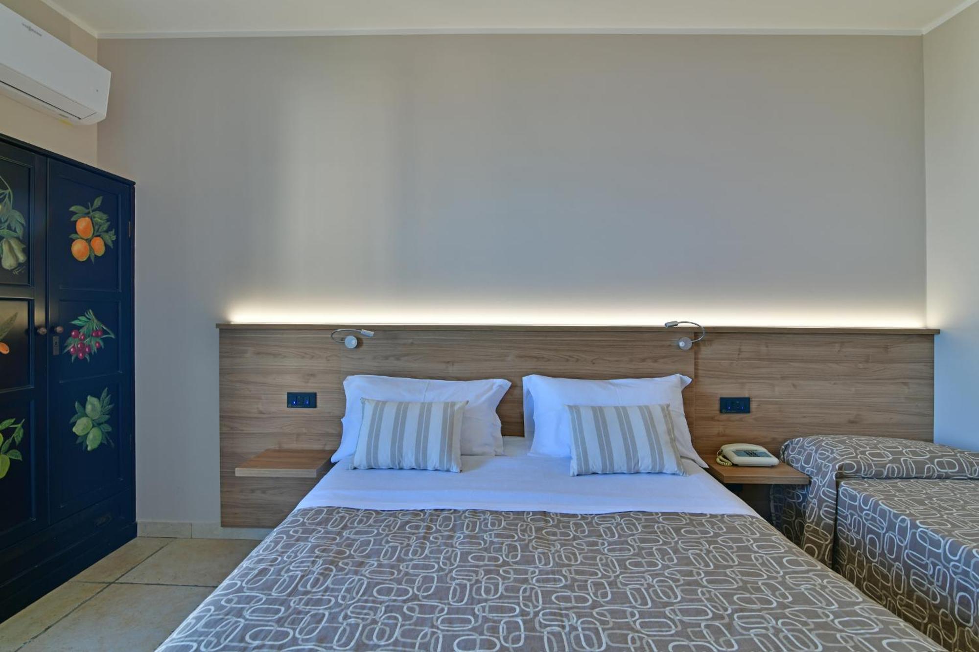 Hotel & Apartments Villa Linda Giardini Naxos Eksteriør billede