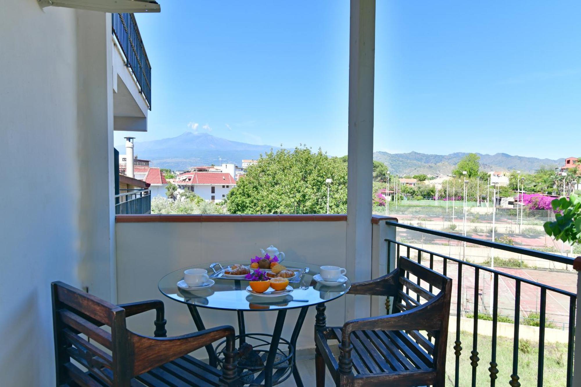 Hotel & Apartments Villa Linda Giardini Naxos Eksteriør billede