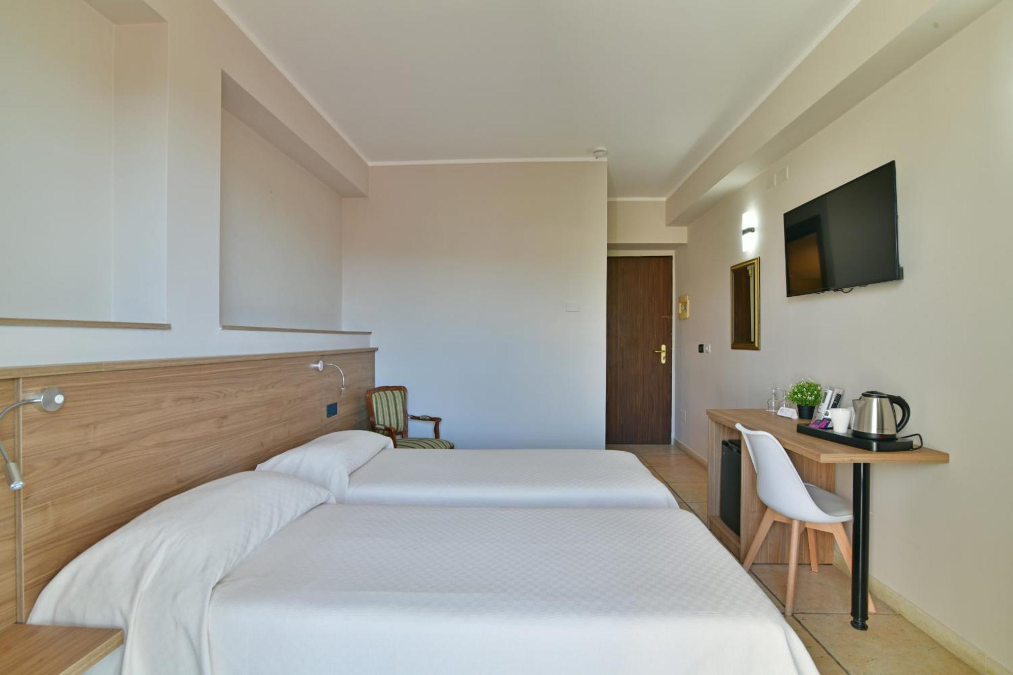Hotel & Apartments Villa Linda Giardini Naxos Eksteriør billede