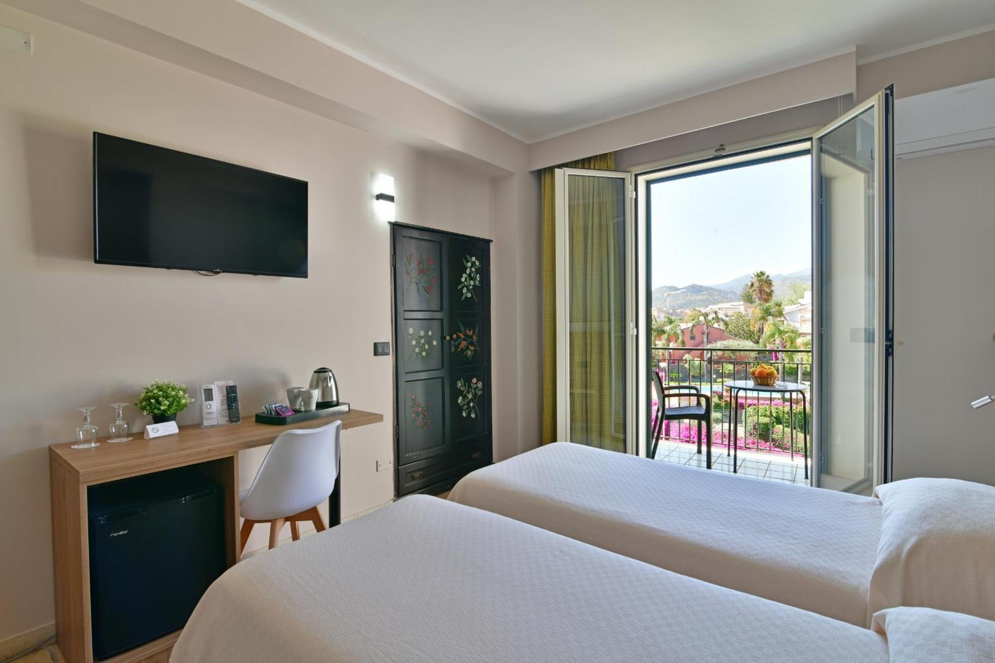 Hotel & Apartments Villa Linda Giardini Naxos Eksteriør billede