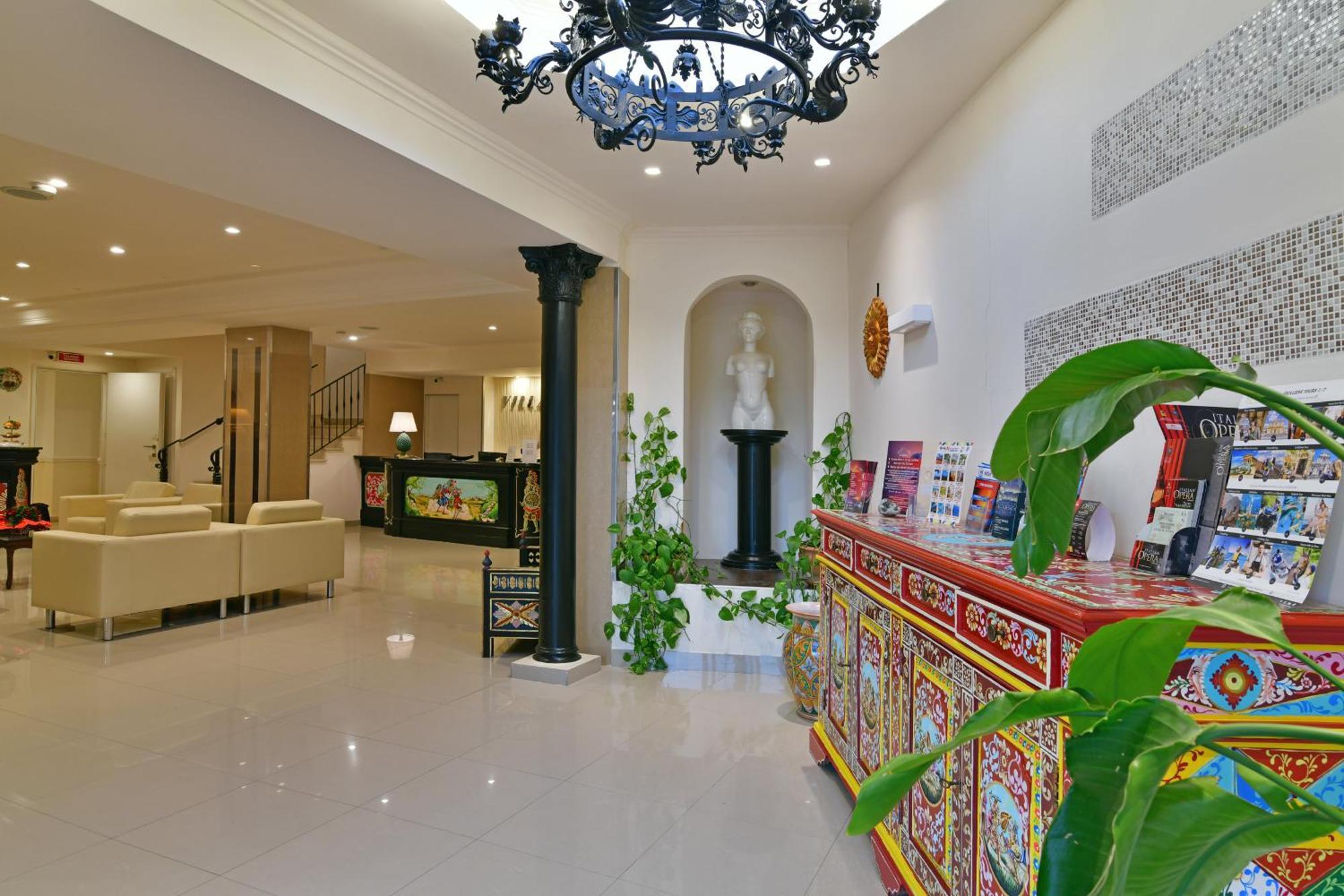 Hotel & Apartments Villa Linda Giardini Naxos Eksteriør billede