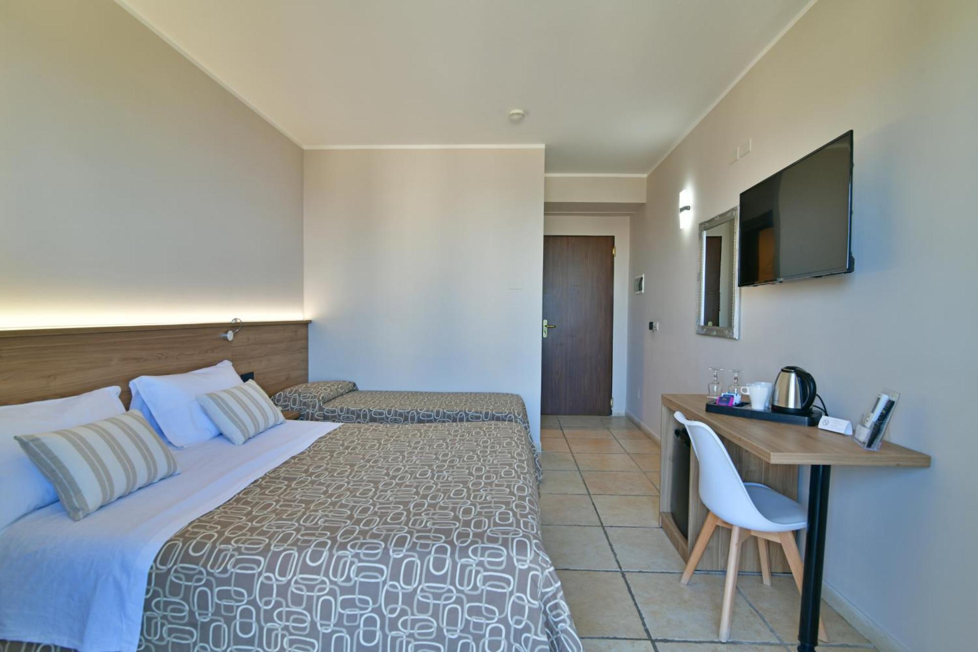 Hotel & Apartments Villa Linda Giardini Naxos Eksteriør billede