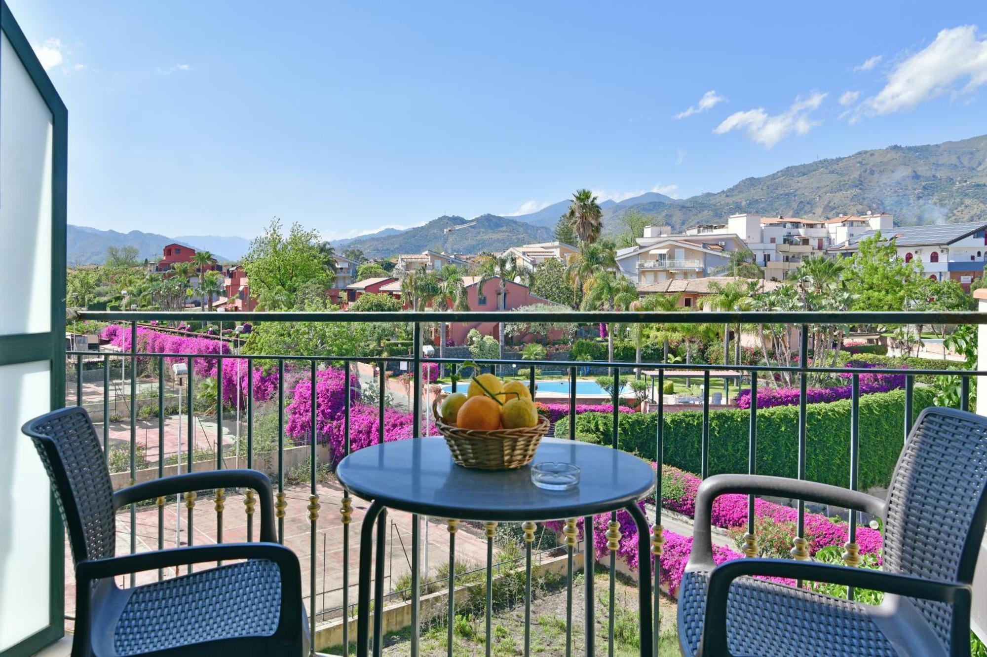 Hotel & Apartments Villa Linda Giardini Naxos Eksteriør billede