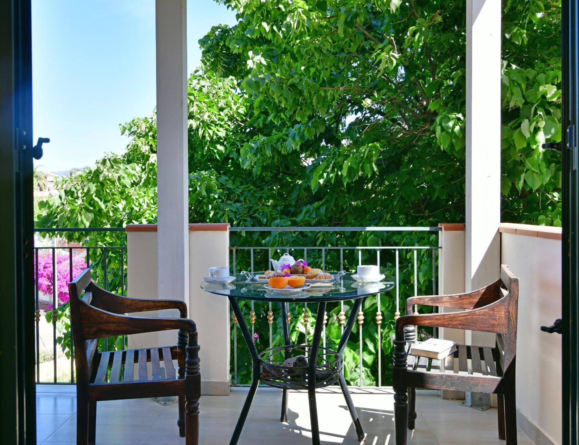 Hotel & Apartments Villa Linda Giardini Naxos Eksteriør billede